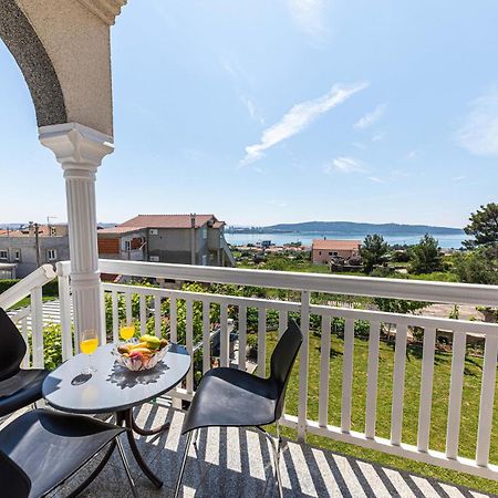 Nice Apartment In Kastel Sucurac With Kitchen Kaštela Buitenkant foto