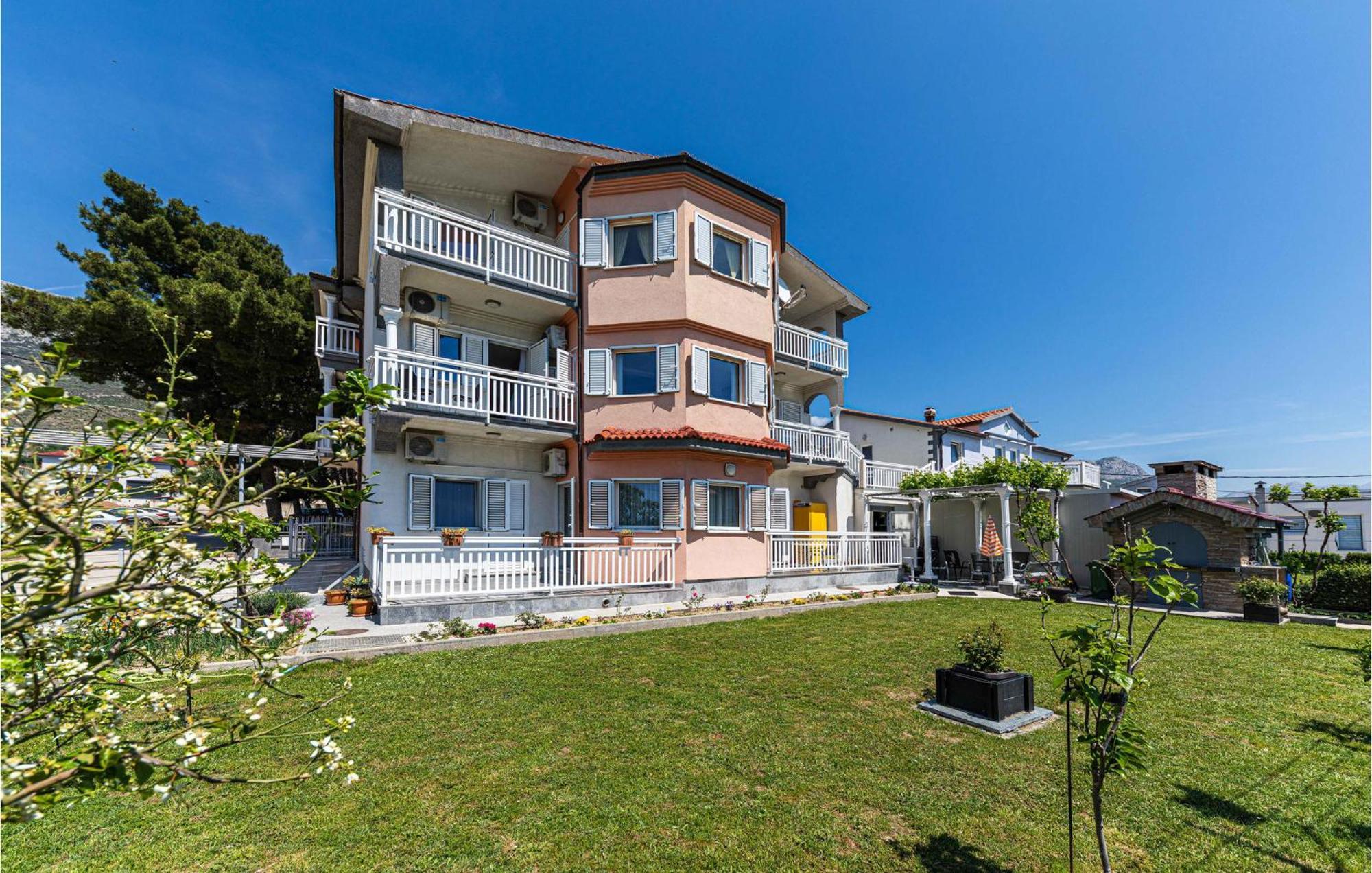 Nice Apartment In Kastel Sucurac With Kitchen Kaštela Buitenkant foto