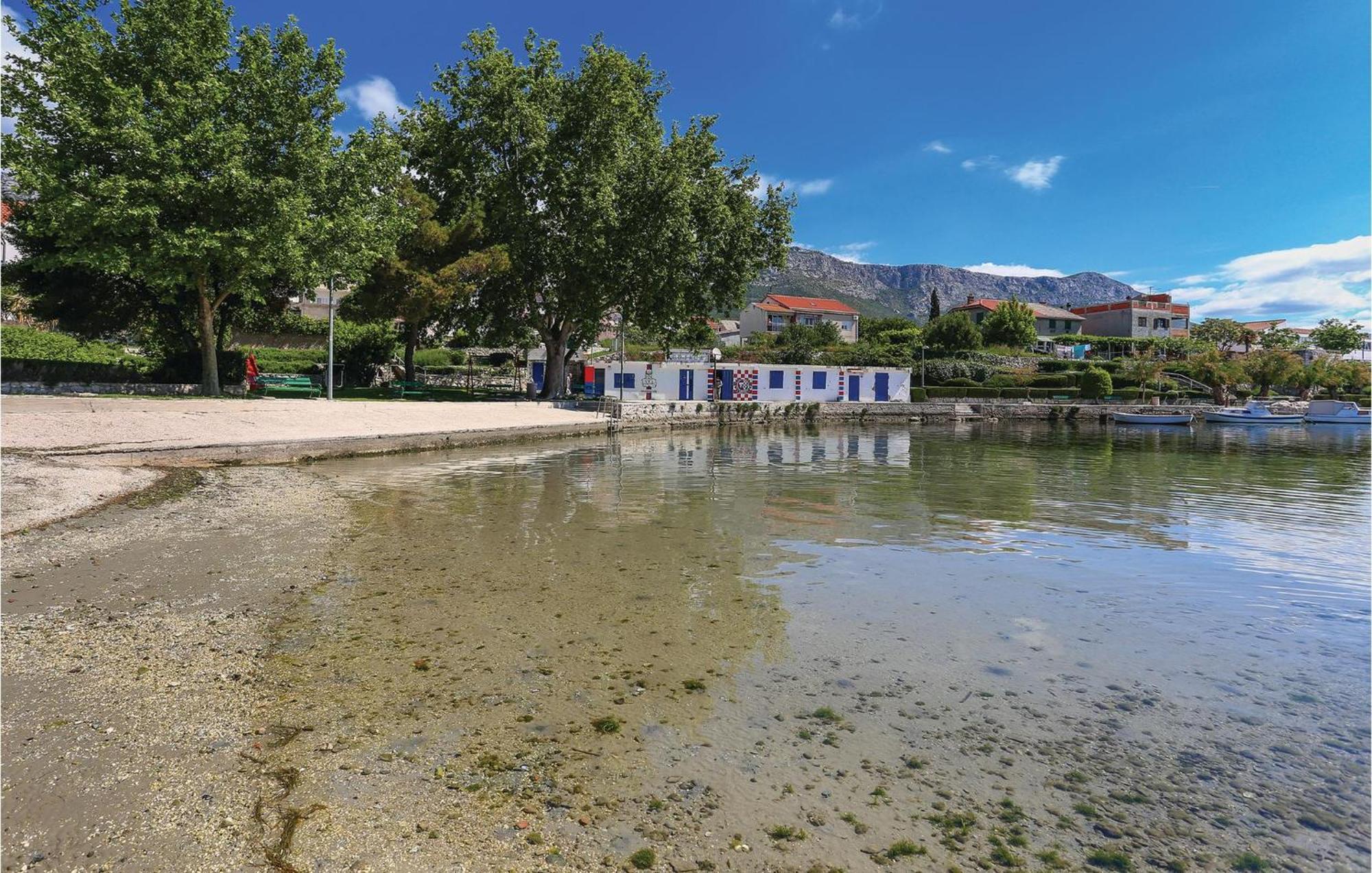 Nice Apartment In Kastel Sucurac With Kitchen Kaštela Buitenkant foto