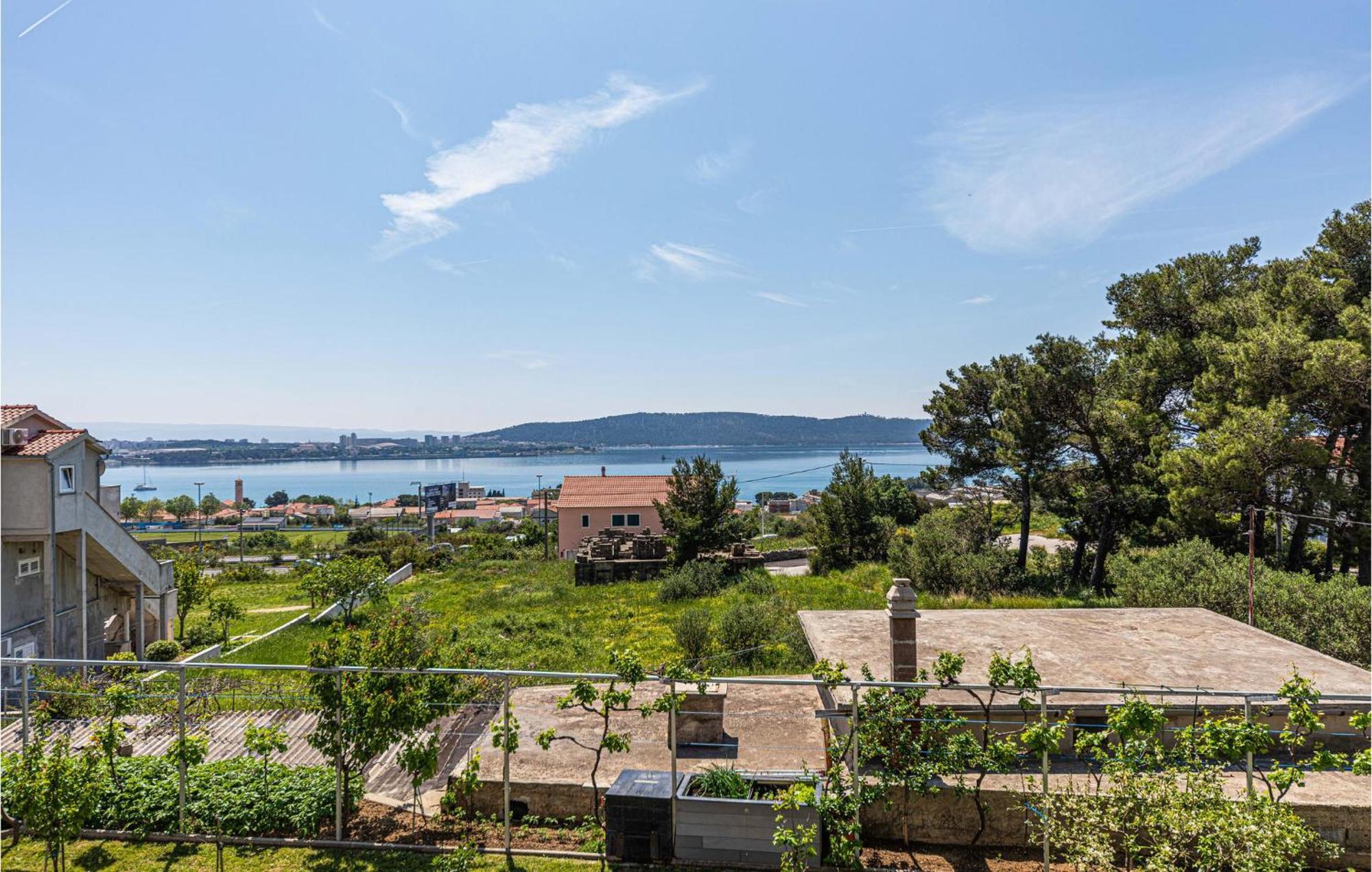 Nice Apartment In Kastel Sucurac With Kitchen Kaštela Buitenkant foto